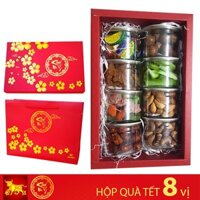 Hộp quà Tết 8 món Táo Vàng, Mứt thập cẩm, Nho Vàng, Socola, Mứt Bưởi Thái, Hạt Hạnh nhân, Hạt Mắc Ca, Hạt Điều lụa