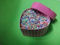 Hộp quà trái tim hạt xốp màu ( đủ màu ) size 35×10