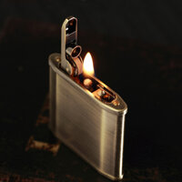 Hộp Quẹt Bật Lửa Z600 Xăng Đá, Đánh Lửa Tự Động Được Làm Bằng Đồng Thau Nguyên Khối Màu Ngẫu Nhiên