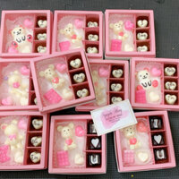 Hộp Socola Valentine Vuông Gấu Mix Viên AVY Quà Tặng Người Yêu Đáng Yêu Siêu Ngon Ít Ngọt Kèm Hộp Thiệp Giá Sỉ