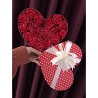 Hộp trái tim có  hoa có nơ .