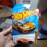 hot wheels Lamborghini Huracan Sterrato 1 64
