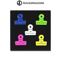 Huy hiệu trâm cài áo kẹp con màu sắc pmo PEACEMINUSONE chính hãng