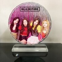 In hình black pink (12).jpg lên pha lê tròn. Nhận in hình theo yêu cầu lên pha lê tròn