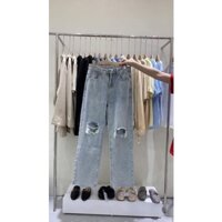 Jeans xanh nhạt rách gối the du