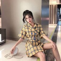 Jumpsuit giả váy kẻ caro cổ vest trẻ trung