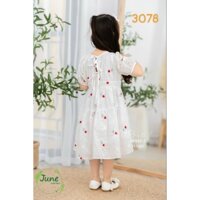 June. Đầm trắng thêu hoa đỏ sang xịn sz 10kg/23kg/26kg