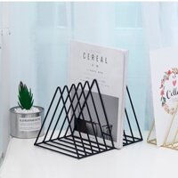 Kệ, giá đỡ sách tài liệu hình tam giác bằng kim loại để bàn cao cấp