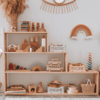 Kệ gỗ đồ chơi, sách vở cho bé theo Montessori, chất liệu gỗ Thông tự nhiên nhập khẩu Zewzeland an toàn cho bé
