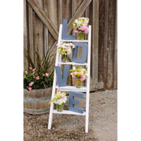 Kệ gỗ tự nhiên màu trắng 4 tầng kèm bộ chữ LOVE gỗ trang trí đám cưới tiệc cưới wedding