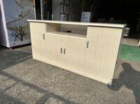 Kệ tivi nhựa Tundo màu gỗ sồi kết hợp làm tủ giày thông minh ngang 1m6 x cao 80 cm x sâu 45 cm.