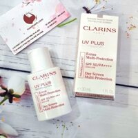 Kem chống nắng Clarins UV Plus SPF50/PA++++, nâng tone nhẹ, màu Translucent, 30ml