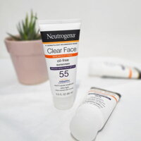 Kem Chống Nắng Clean Face Oil Free SPF 55 Neutrogena 88ML