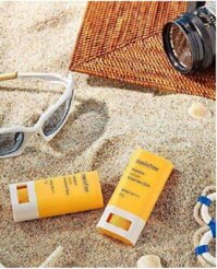 Kem chống nắng Innisfree Intensive – Leisure Sunscreen Stick SPF50+ PA++++ của Hàn Quốc (mẫu mới)