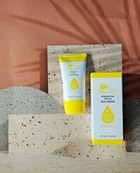 Kem Chống Nắng May Island Hyalu B5 - Da Trắng Mịn SPF50+/PA+++: Bảo vệ và dưỡng ẩm, làm trắng da hiệu quả.