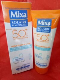 Kem chống nắng Mixa Solaire của pháp.