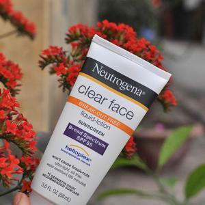 Kem chống nắng Neutrogena Clear Face spf 55