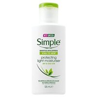 Kem chống nắng Simple Kind To Skin Protecting Light Moisturizer SPF 15 125ml