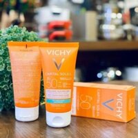 Kem chống nắng Vichy Capital Soleil SPF 50+ nâng tông nhẹ dưỡng da chuyên sâu 50mll tái tạo da trắng hơn.
