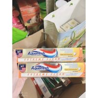 Kem đánh răng Aquafresh Whitening Action Extreme Clean 158,7g