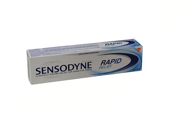 Kem đánh răng giảm ê buốt Sensodyne Rapid Relief 100g