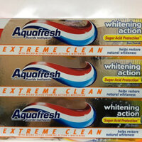 Kem đánh răng sạch bóng trắng sáng Aquafresh Extreme Clean Whitening Action 158.7gr - HÀNG MỸ