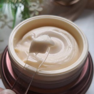 Kem dưỡng chống lão hóa da The Face Shop Yehwadam Heaven Grade Ginseng Rejuvenating Cream 50ml