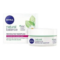 Kem dưỡng da ban ngày Nivea Natural Balance