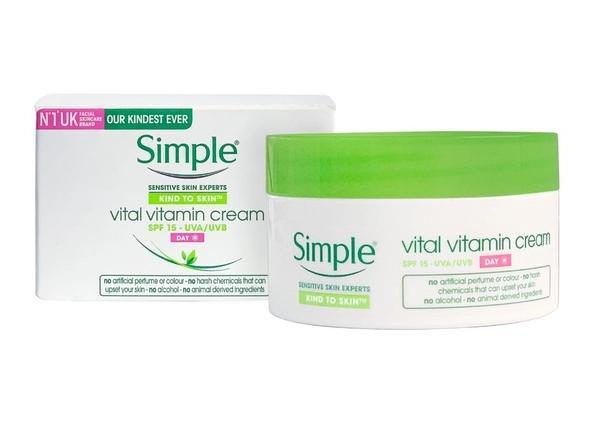 Kem dưỡng Simple Kind to Skin Vital Vitamin Day Cream 50ml