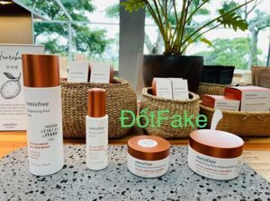 Kem dưỡng trắng da trị thâm nám và se khít lỗ chân lông Innisfree Whitening Pore Cream 50ml