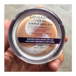 Kem nền COVERGIRL and OLAY SIMPLY AGELESS