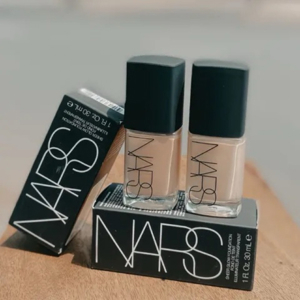 Kem nền Nars Sheer Glow Foundation