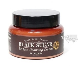 Kem tẩy trang chiết xuất đường đen và rượu gạo nguyên chất Skinfood Black Sugar Perfect Cleansing Cream 230ml