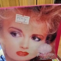 kem xù dưỡng trắng da toàn thân chiết xuất từ thiên nhiên làm cho da trắng sáng mịn màng sau 1 tuần sử dụng .