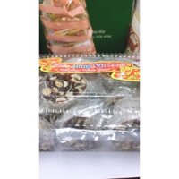 Kẹo chuối dồi có bánh tráng Tiền Giang.