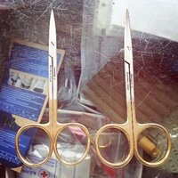 Kéo y tế cán vàng loại 1