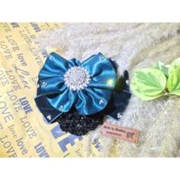 Kẹp búi nơ nhung kết hợp satin xanh đính center hoa mặt trời.