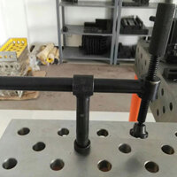 Kẹp cố định chi tiết phôi trên gá hàn