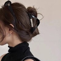 Kẹp Tóc Tam Giác Chữ Rỗng Nhãn Vàng Màu Đen Kẹp Cá Mập Cao Cấp Kích Thước Lớn Phù Hợp Với Tóc Dày