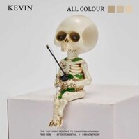 Kevin, lớp học chán ngắt, bày bộ xương, câu cá, giải sầu, quà của học sinh.