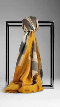Khăn Burberry 002