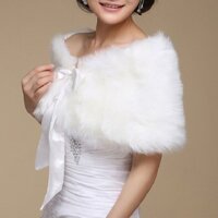 Khăn choàng lông thú cho cô dâu