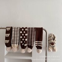 Khăn len cục bông nhiều họa tiết cho bé