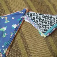 Khăn tam giác quàng cổ cho bé