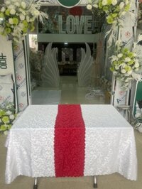 Khăn trải bàn gấm hoa văn trắng 1.6 x 1.6 m