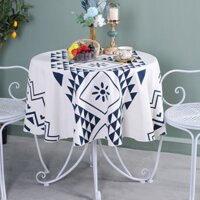 Khăn trải bàn trắng với họa tiết đơn giản độc đáo giúp bàn ăn thêm tinh tế- 05051