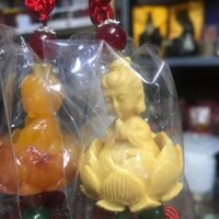 Khánh treo ô tô  quân âm ngự đài sen nhựa