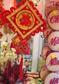 Khánh treo tết to