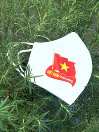 Khẩu Trang Cờ Việt Nam Nano Bạc Kháng Khuẩn Màu Trắng