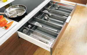 Khay chia MI3  Blum 555.24.506